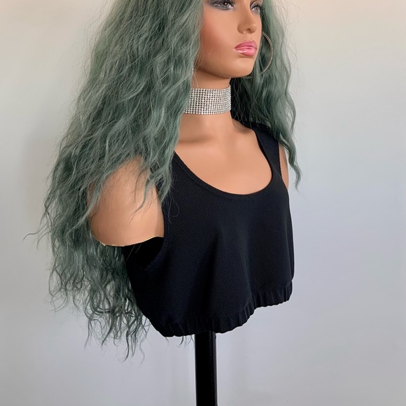 Very Pretty 26” Pearl Green Premium Synthetic Fiber Lace Front Wig - Picture 9 of 13